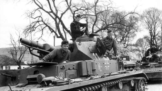 Panzer tedesco con equipaggio in Jugoslavia, aprile 1941