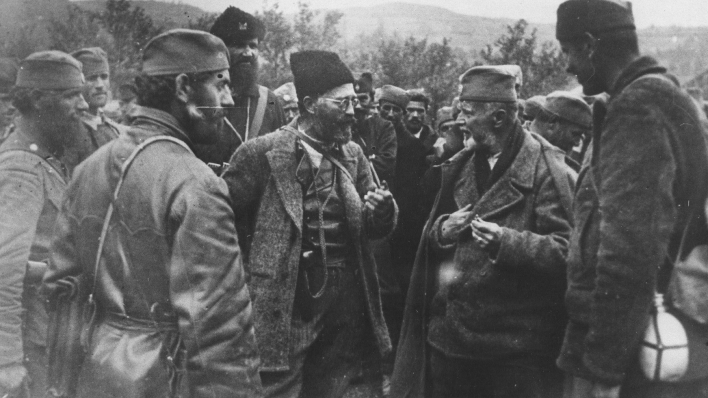 Il leader četnico Draža Mihailovićic conferisce con i propri uomini